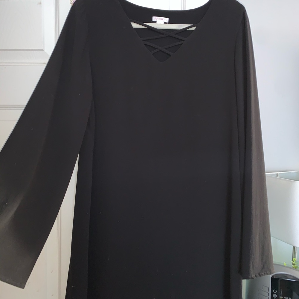 long sleeve flowy black dress
